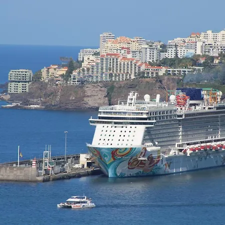 Sea Front House Ferienhaus *