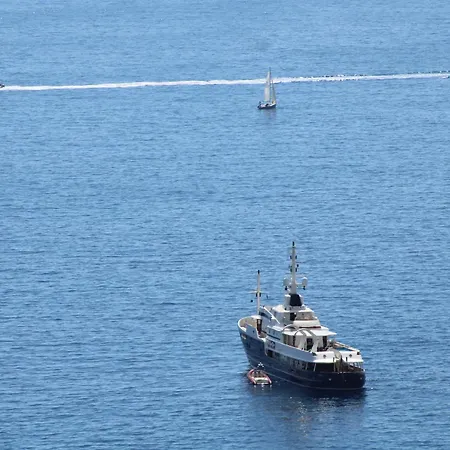 Sea Front House Ferienhaus