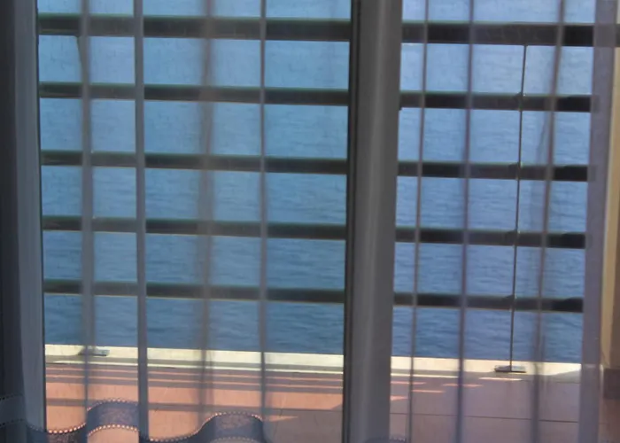 Sea Front House Дом отдыха Фуншал