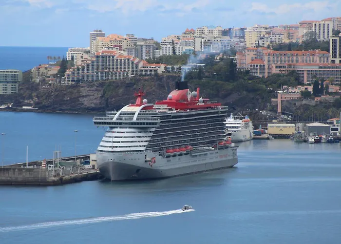 Sea Front House Дом отдыха Фуншал